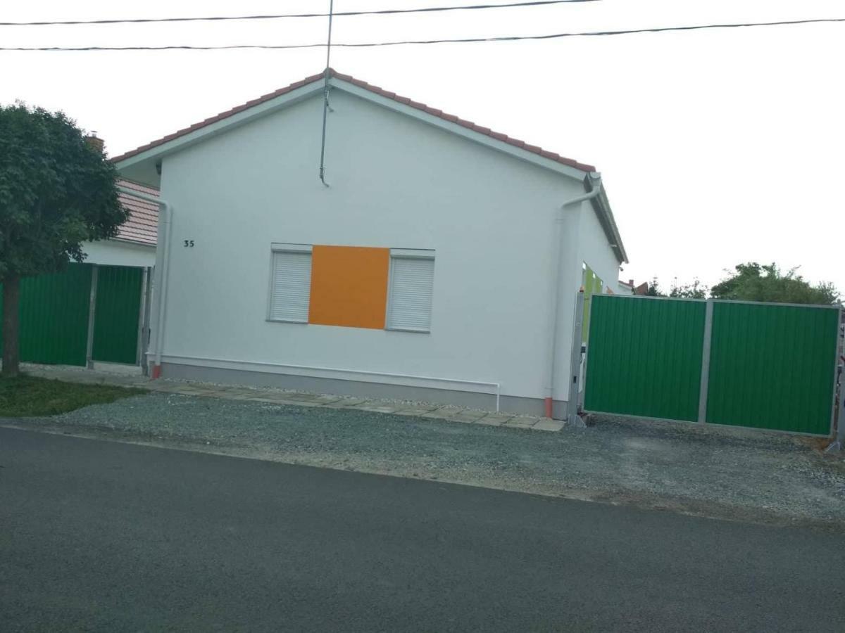 Appartement Szatmarhaz à Szombathely Extérieur photo